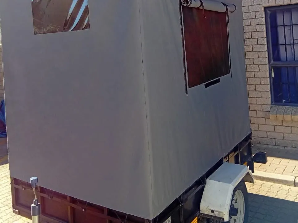 Box trailer canvas cover with roll-up side window